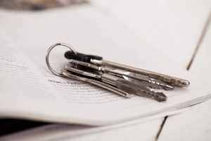 keys-magazine-white-table-scaled-1